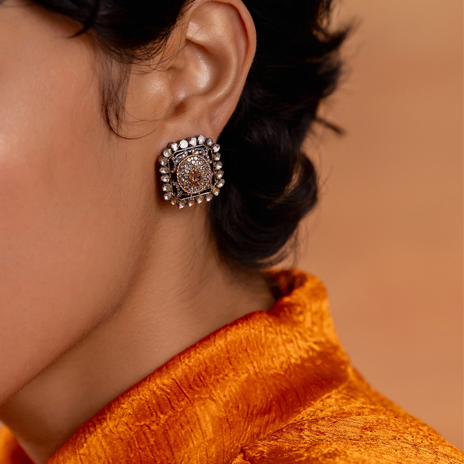 Jehan Ear Studs in gold and 925 silver with sapphire centre, rose-cut diamond frame, vilandi diamond halo and black enamel detail