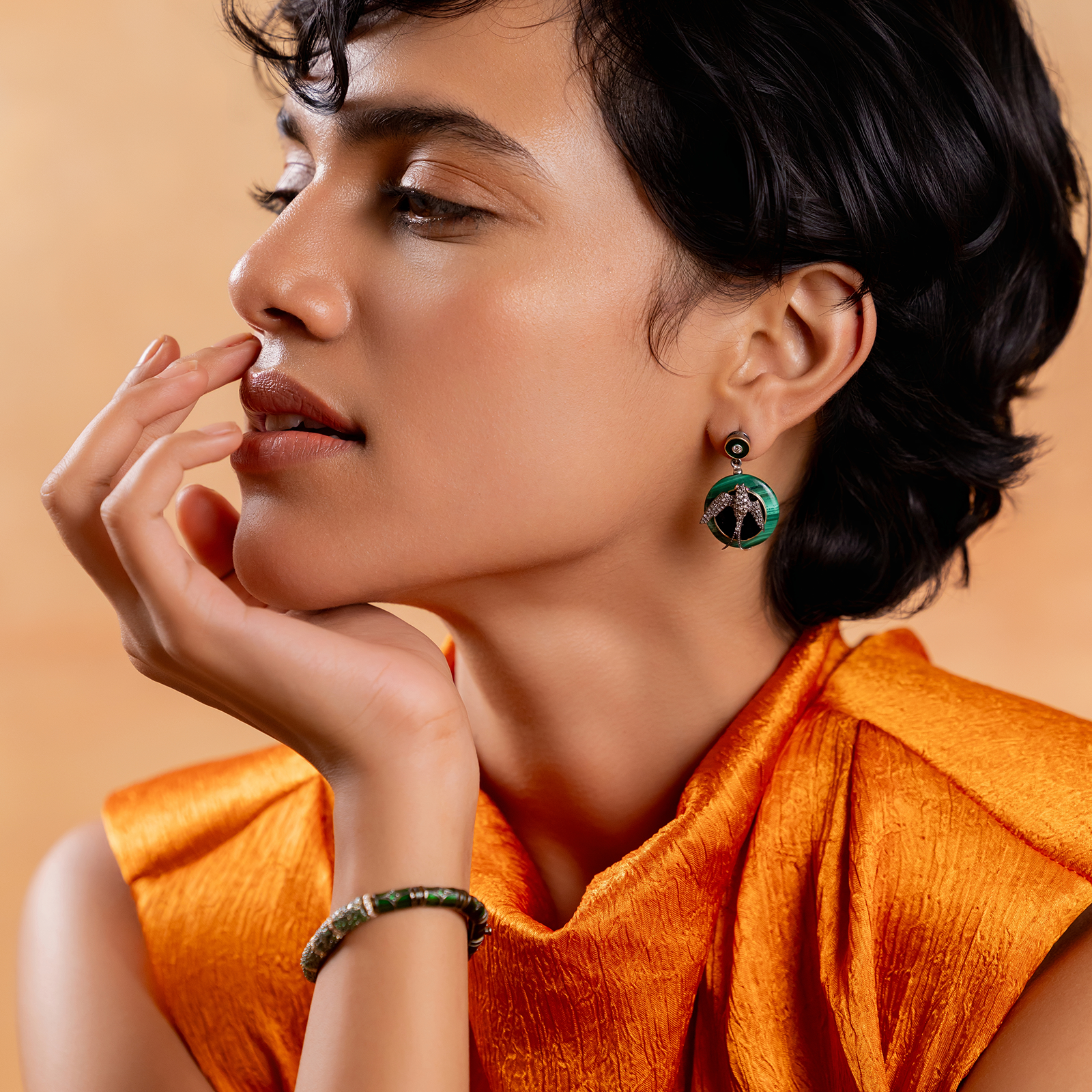 Ezio Mini Earrings in 14K gold and 925 silver with malachite disc, black and green enamel, and rose-cut diamond bird motif