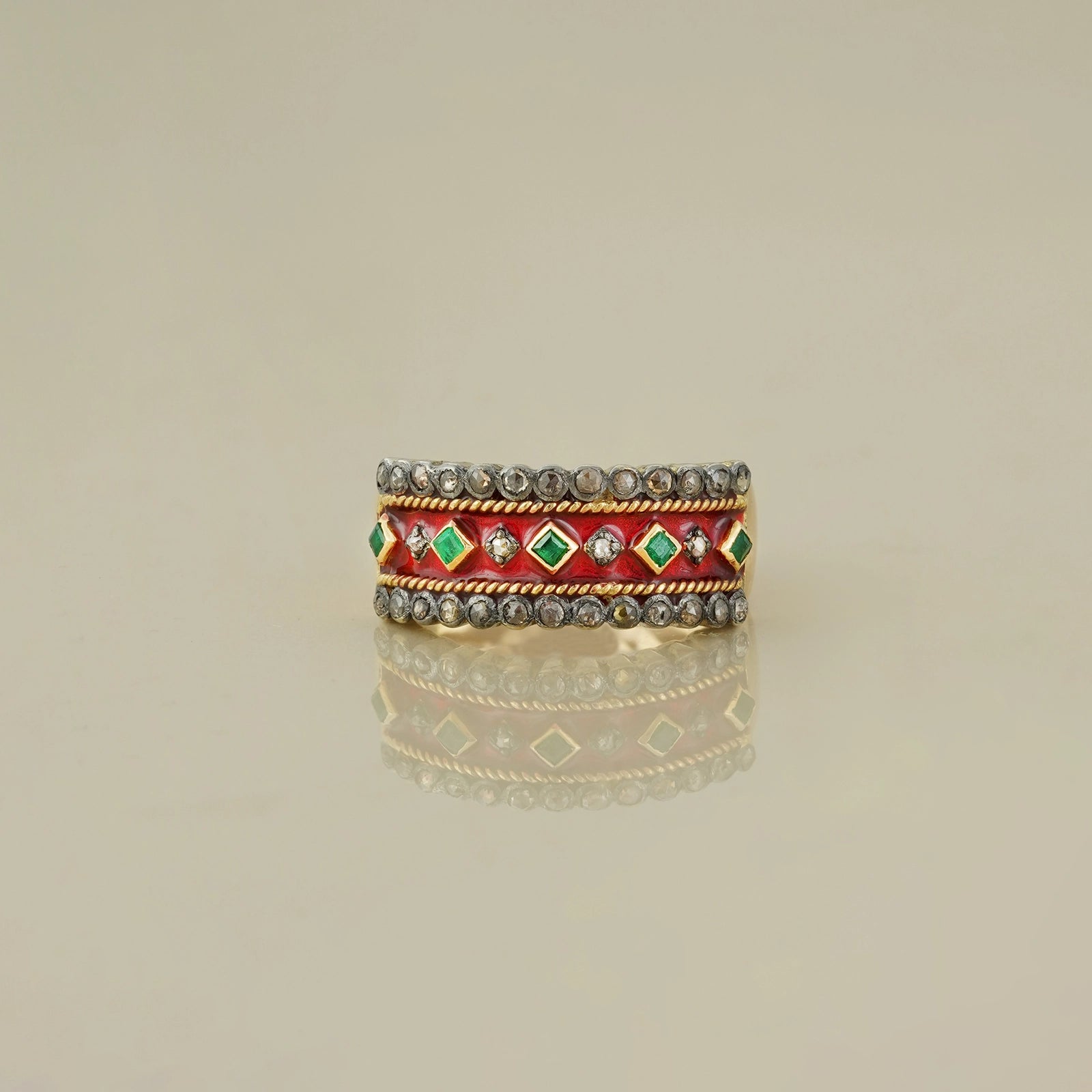 Pavia Crimson Ring