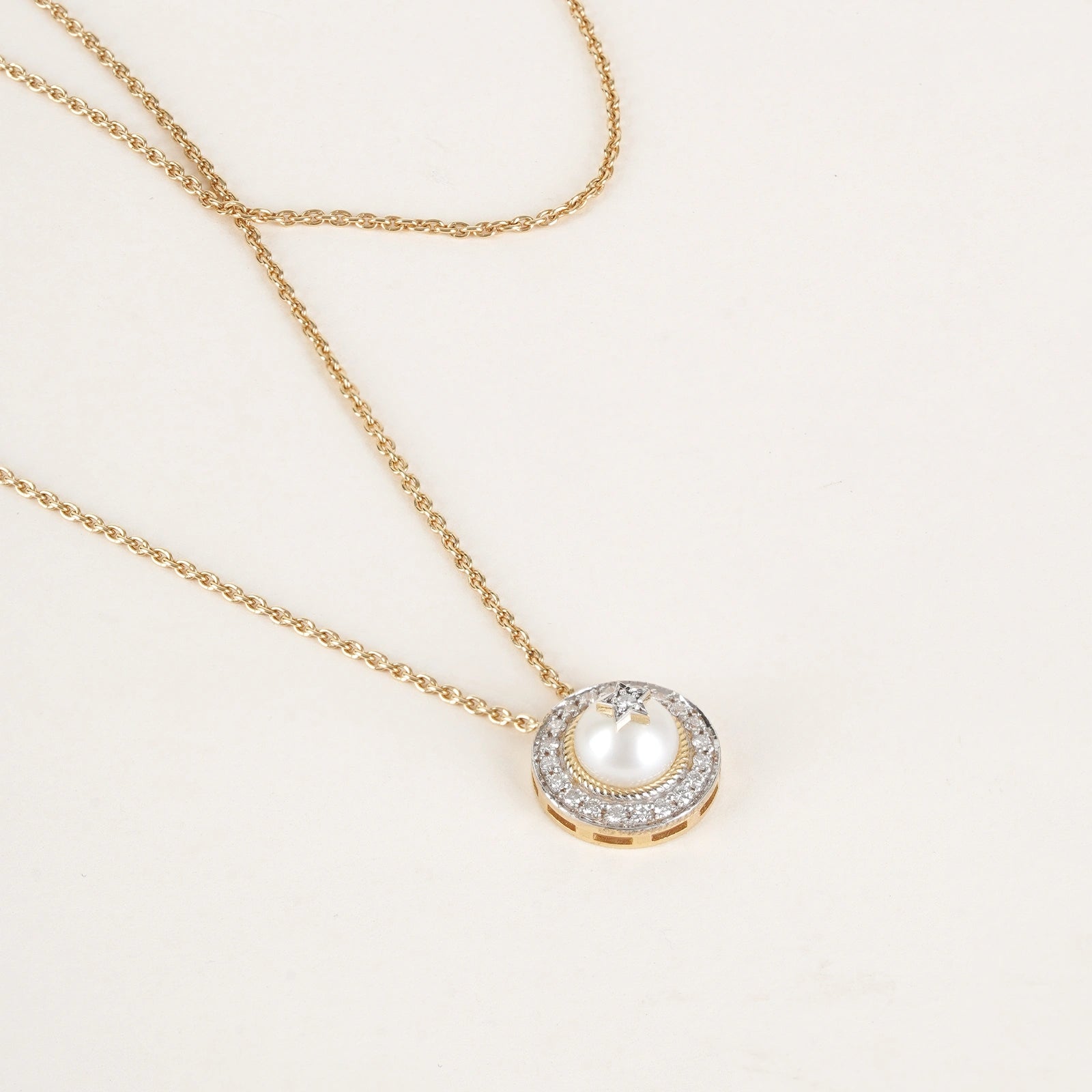 Elara Pendant Necklace