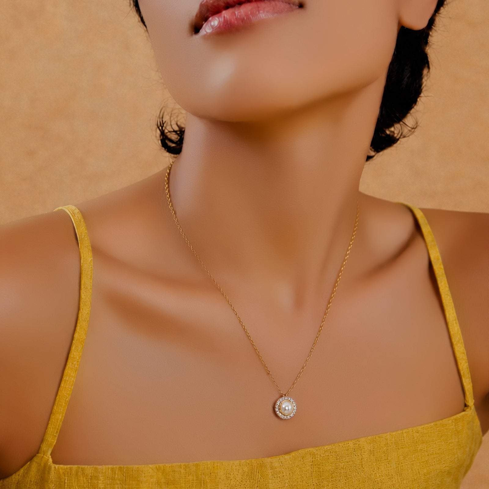 Elara Pendant Necklace
