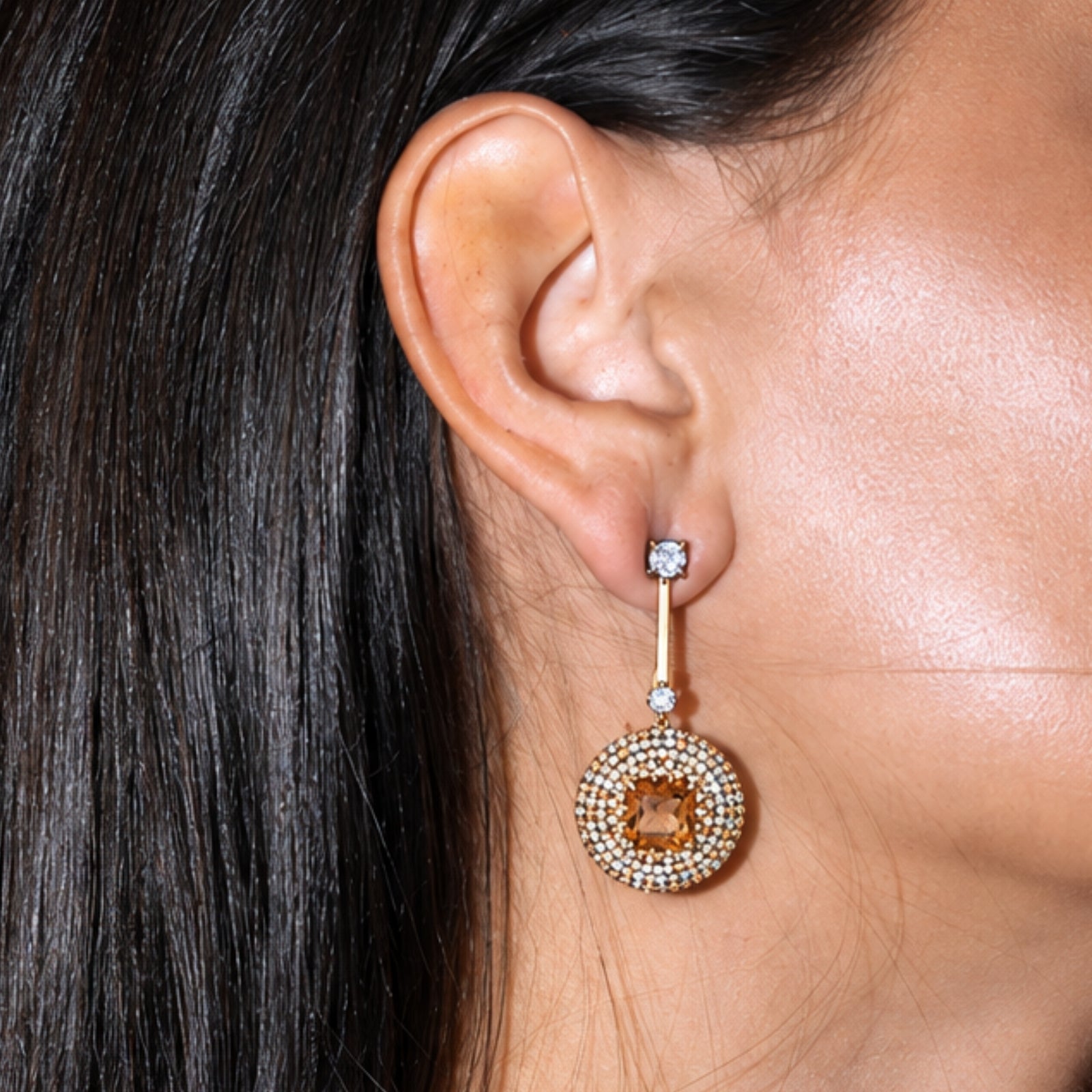 Close-up of the cognac quartz top above the gemstone-studded disc